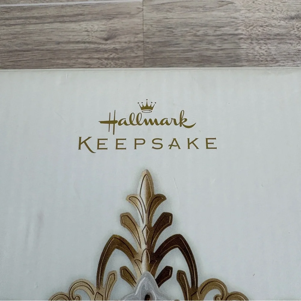Hallmark Kerpsake Christmas Tree Snowflake Topper 2012